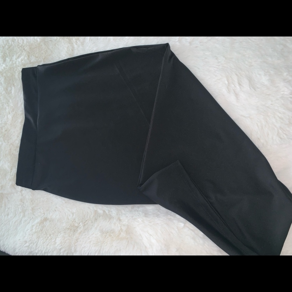 🚨🚨 S O L D 🚨🚨Fashion Nova Pencil Skirt